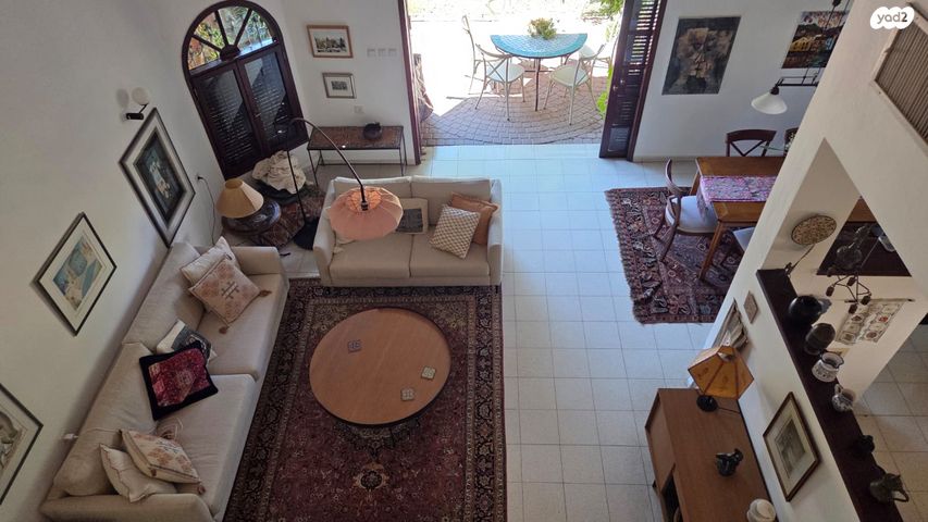 דו משפחתי, הסיגליות, חבצלת, רחובות