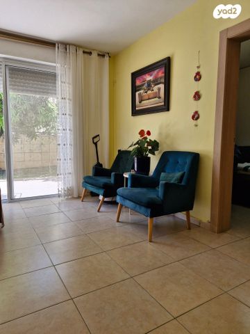 דו משפחתי, שחף, יד בנימין, יד בנימין