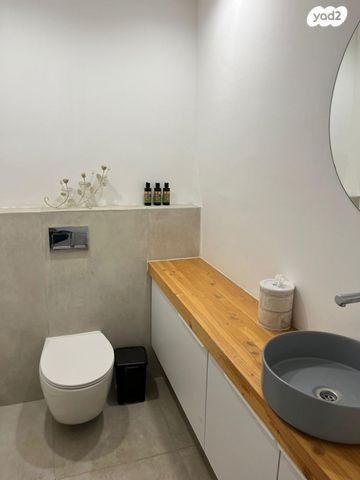 גג/ פנטהאוז, אור עקיבא