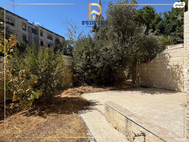 דירת גן, אריה אלטמן, פסגת זאב, ירושלים