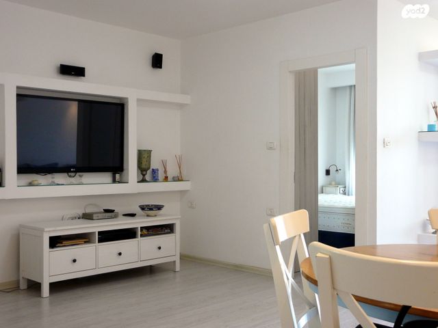 דירה, שדרות מנחם בגין 2, גבעת אולגה, חדרה