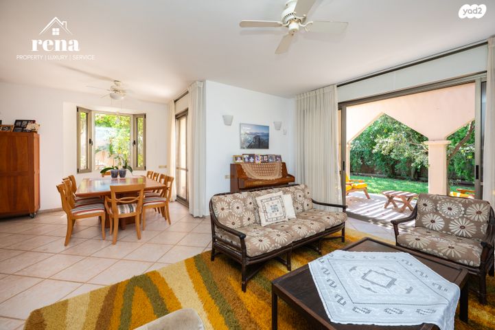 דו משפחתי, המעוף, קיסריה