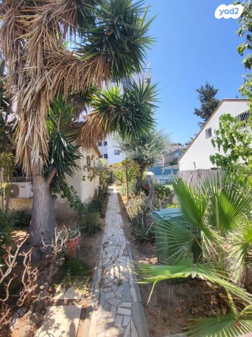 מגרשים, דגניה, ותיקים, בת ים