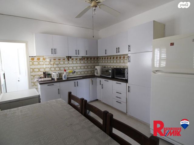 גג/ פנטהאוז, בזל 8, דרום מערב ותיק, בת ים