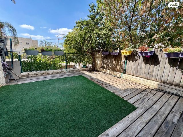 דירת גן, הפרחים, מודיעין מכבים רעות