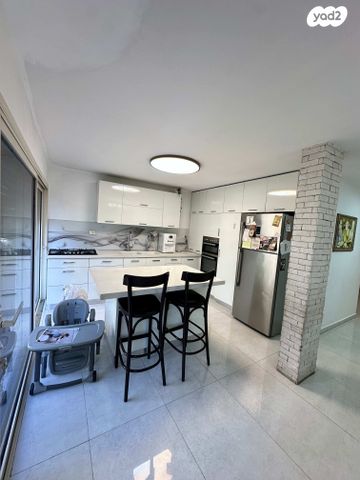 דירה, מנחם בגין, תל גיבורים, בני ברק