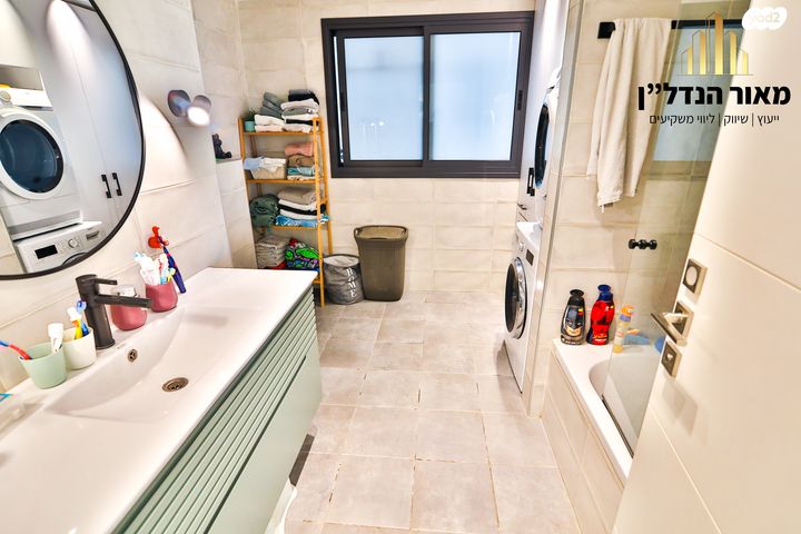 דירה, יעקב תמרי, חצרות המושבה, רחובות