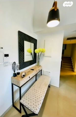 דופלקס, אור עקיבא