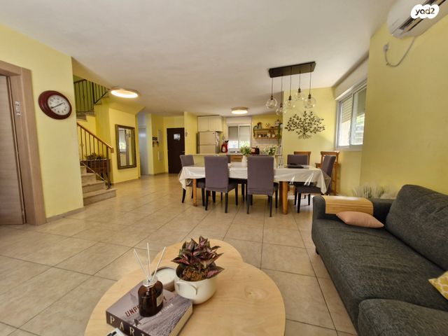 דו משפחתי, שחף, יד בנימין, יד בנימין