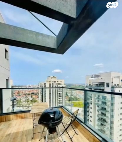 דופלקס, אור עקיבא