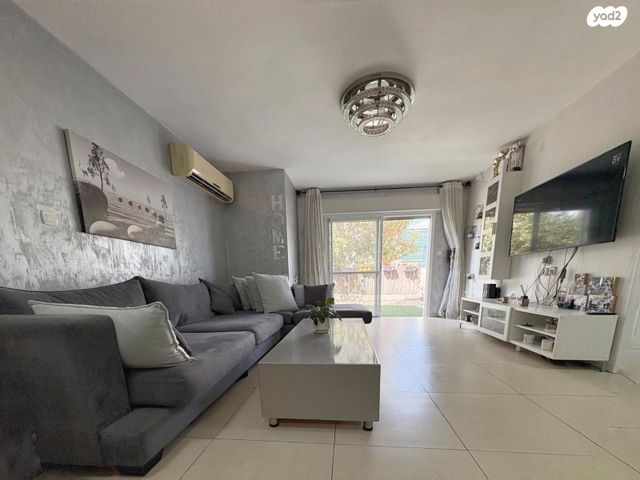 דירת גן, הפרחים, מודיעין מכבים רעות