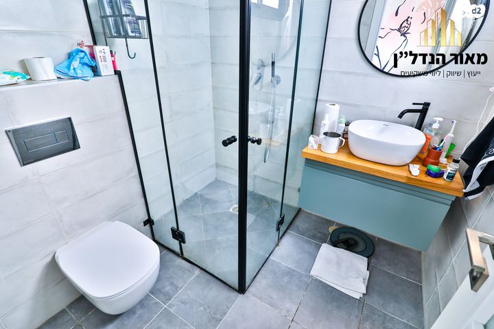 דירה, יעקב תמרי, חצרות המושבה, רחובות