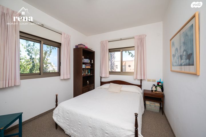 דו משפחתי, המעוף, קיסריה