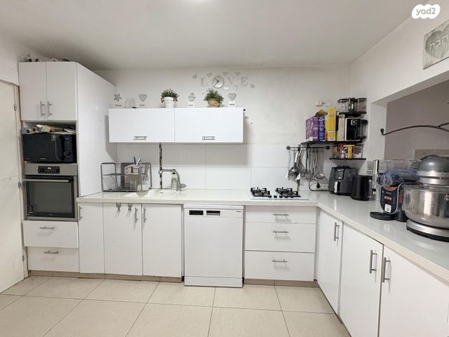 דירת גן, הפרחים, מודיעין מכבים רעות