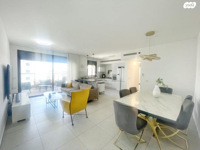 דירה, יעקב תמרי, חצרות המושבה, רחובות