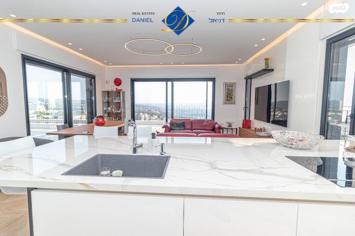 גג/ פנטהאוז, אחוזה, חיפה