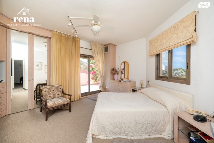 דו משפחתי, המעוף, קיסריה