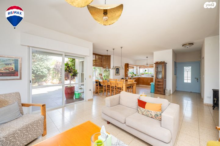 דו משפחתי, זכרון יעקב