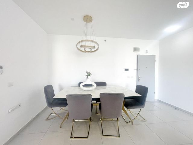 דירה, יעקב תמרי, חצרות המושבה, רחובות