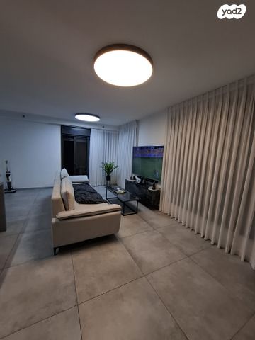 דירה, דרך משה דיין 34, כפיר, נווה כפיר, תל אביב יפו