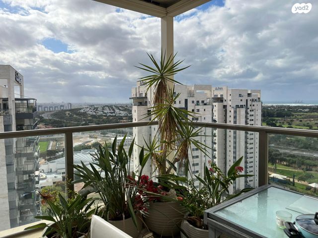 גג/ פנטהאוז, אור עקיבא