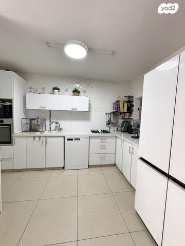 דירת גן, הפרחים, מודיעין מכבים רעות