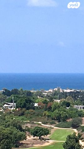 דופלקס, אור עקיבא