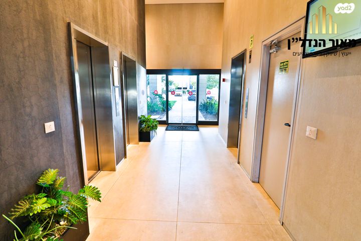 דירה, יעקב תמרי, חצרות המושבה, רחובות