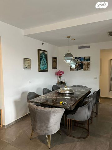 גג/ פנטהאוז, אור עקיבא