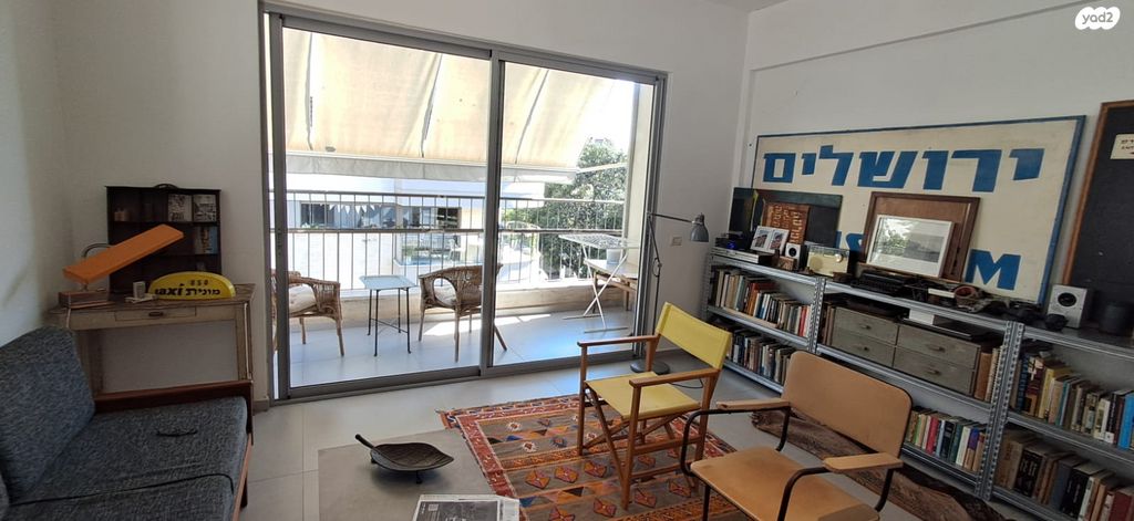 דירה, גבעת הרמבם, גבעתיים