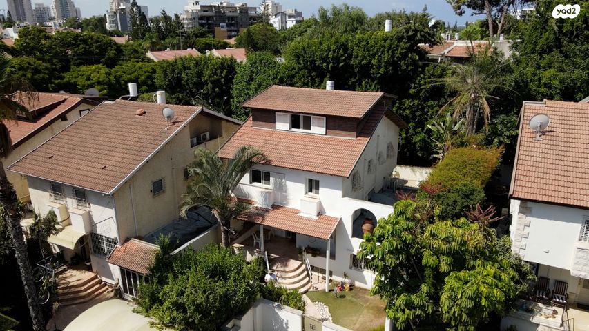 דו משפחתי, יהודה הנשיא, הרצליה הצעירה, הרצליה