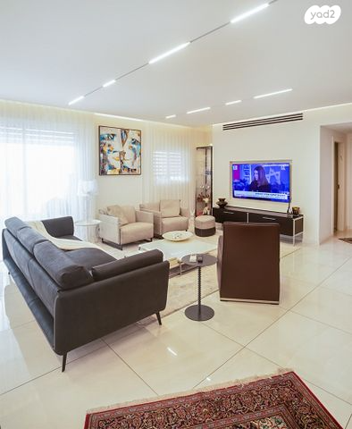 דירה, אושר גולדוסר 3, כפר גנים ג, פתח תקווה