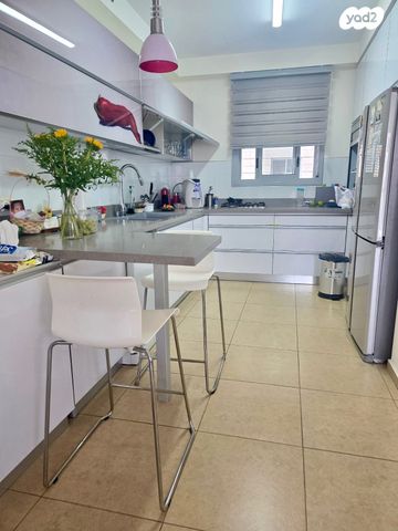 דירה, שביל הזהב, 2008, רעננה