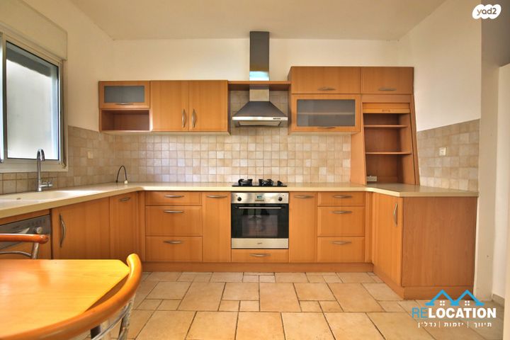 דירת גן, דייגו וולסקיז, גבעת טל, קרית אתא