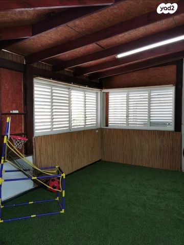 גג/ פנטהאוז, עלי כותרת, גני אביב, לוד