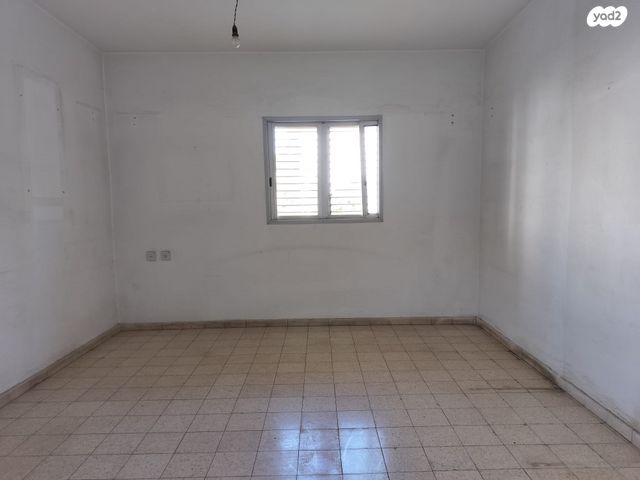 דירה, ירושלים, שיכוני מזרחי, כפר סבא