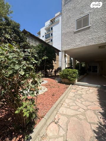 דירה, שדרות גלוסקין, ב' / צפון מערב העיר, רחובות