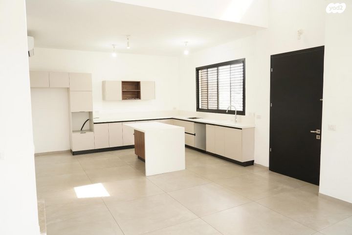 דו משפחתי, חמנייה, עתלית