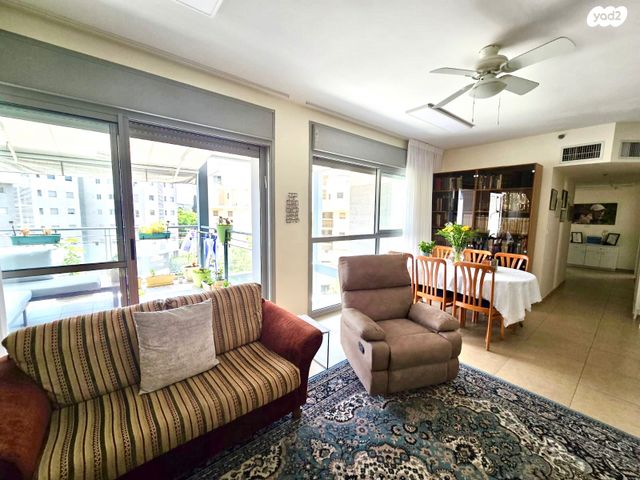 דירה, שביל הזהב, 2008, רעננה