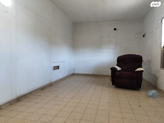 דירה, ירושלים, שיכוני מזרחי, כפר סבא