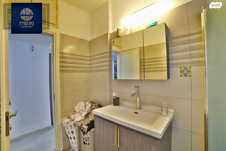 דירה, רש"י, רמב"ם, ראשון לציון