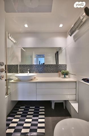 גג/ פנטהאוז, משה לרר, ארגמן, נס ציונה