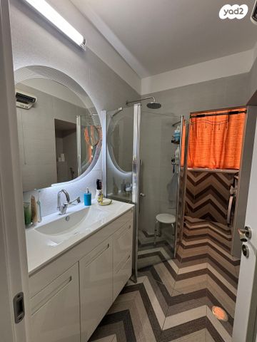 דירה, שדרות גלוסקין, ב' / צפון מערב העיר, רחובות