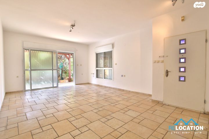 דירת גן, דייגו וולסקיז, גבעת טל, קרית אתא