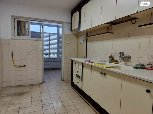 דירה, שיכוני מזרחי, כפר סבא