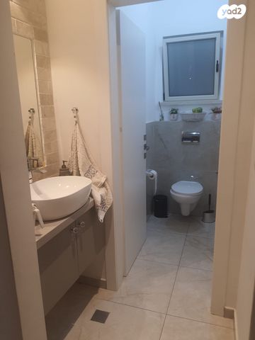 דו משפחתי, ניצן