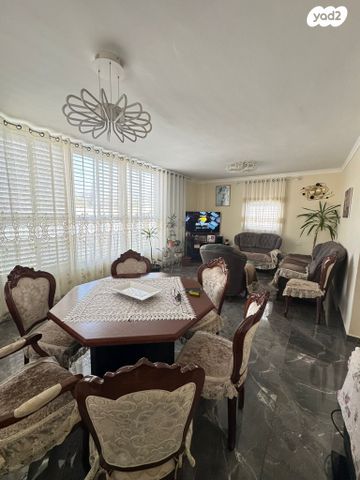 דירה, שדרות גלוסקין, ב' / צפון מערב העיר, רחובות