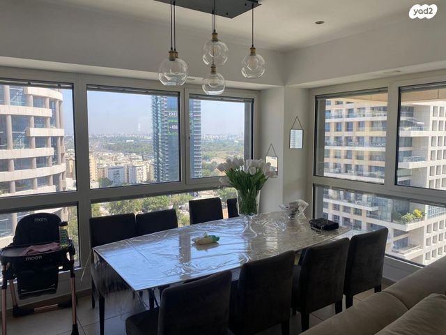 ניסים אלוני 17