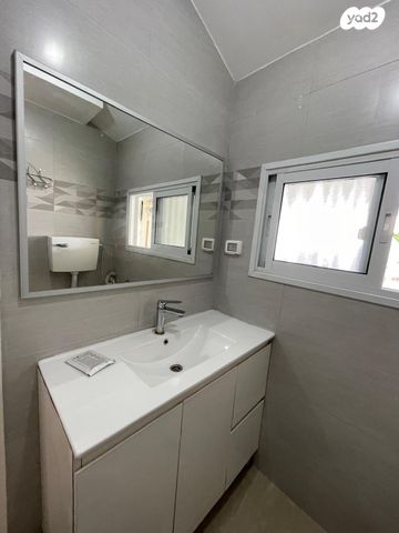 גג/ פנטהאוז, דבורה הנביאה 14, נאות יהודית ונווה ארזים, חולון