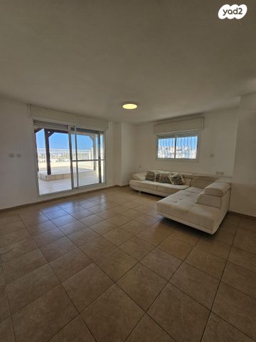 גג/ פנטהאוז, הזמיר, נהריה הירוקה, נהריה